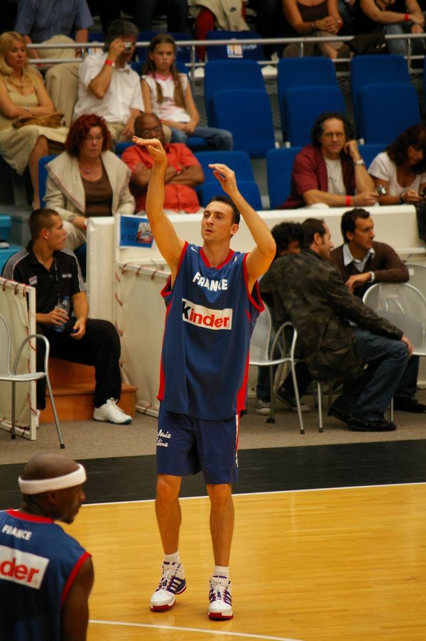 Basket Tournoi de Paris France Russie: Ferchaud - France Russie 19 08 2007 - 051